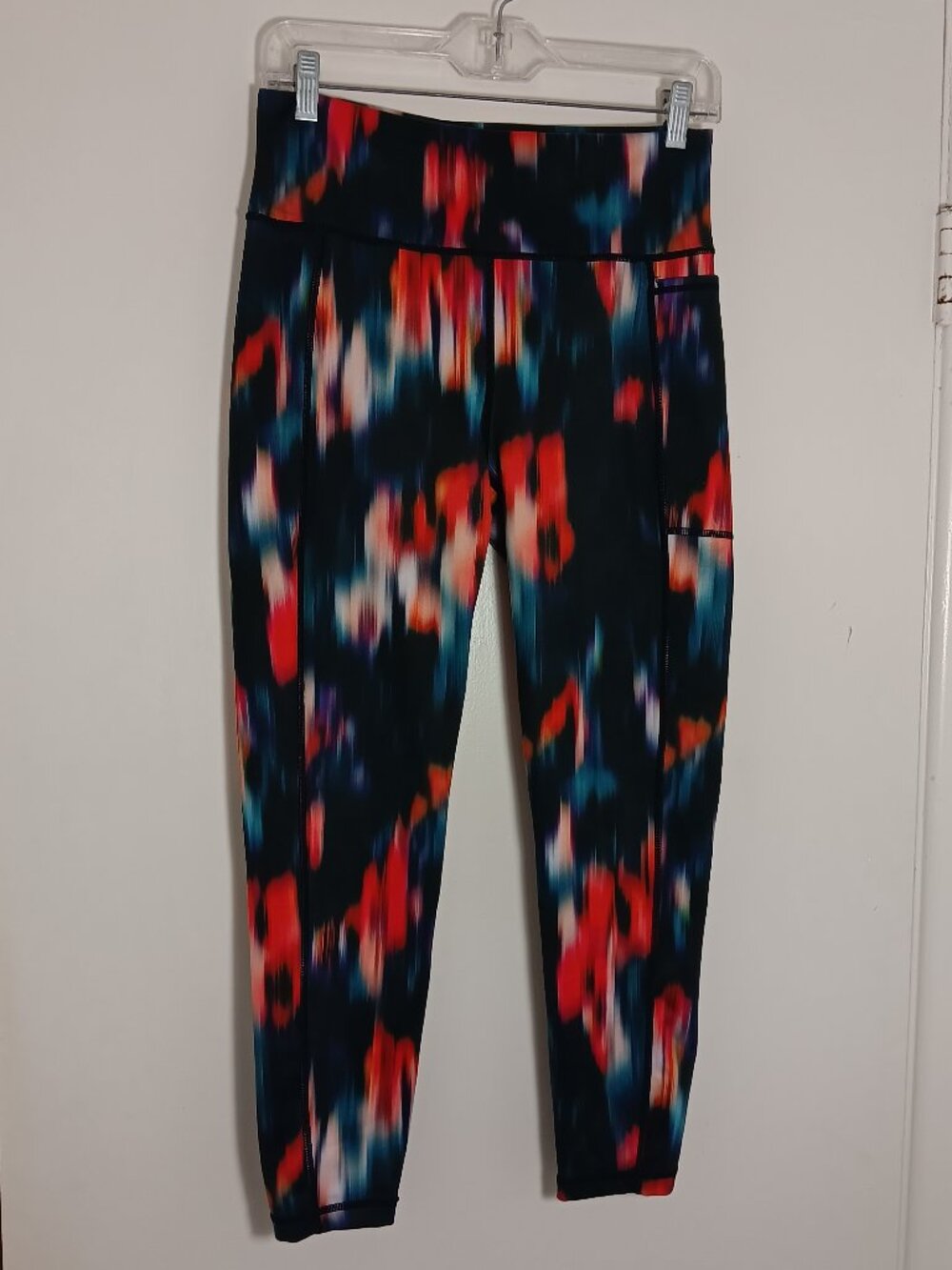 Sweaty betty super sculptural 7/8 leggings womens L multicolor abstract 24" pock